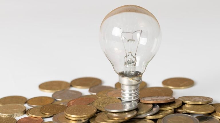 pago mucha luz sin estar en casa