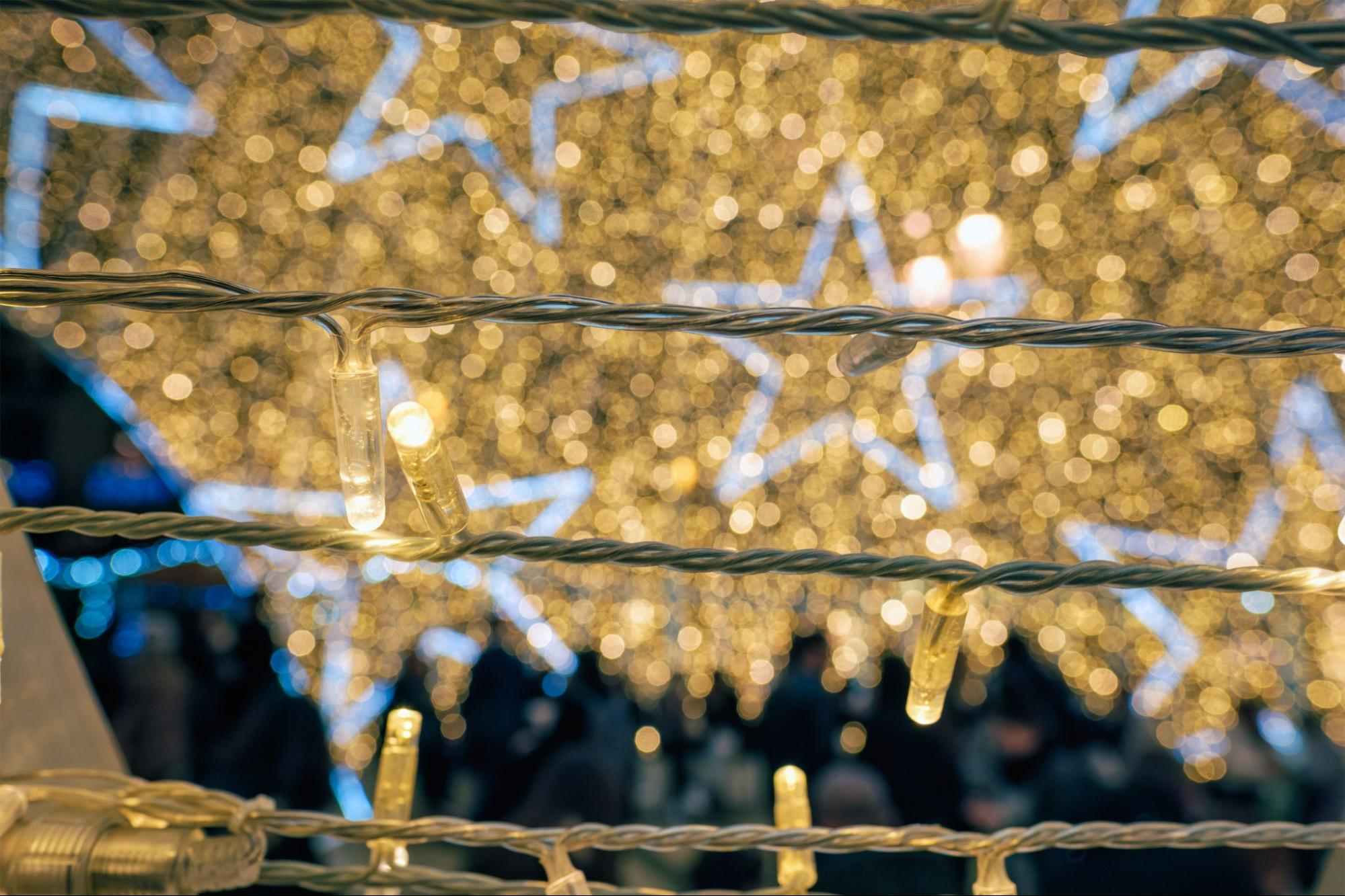 cuanto consumen las luces del arbol de navidad