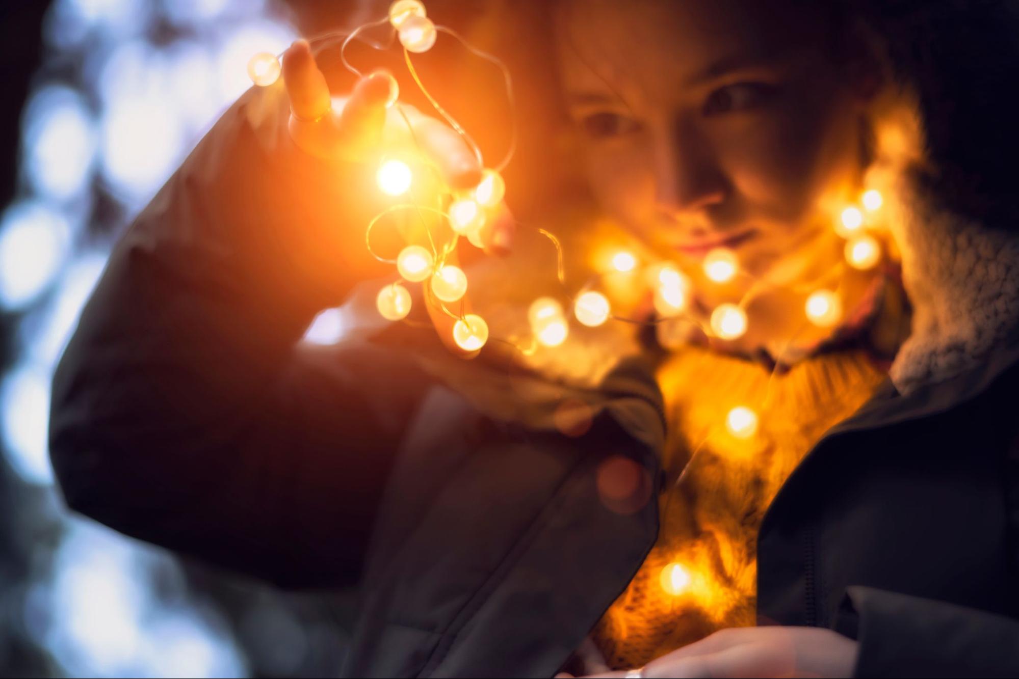 cuanto consumen las luces led de navidad