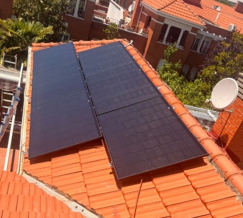 Instalación de placas solares de 2,5 kW en Madrid